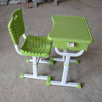 Mobilier scolaire classique bon marché, table d'étudiant en plastique dur pour enfants, bureau et chaise en bambou