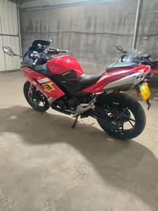 Modèle Kawasaki <span class=keywords><strong>H2</strong></span> avec un moteur de 400 cm³, doté d'un design élégant qui permet aux débutants de manierer et de conduire facilement une moto à essence - Product Image 3