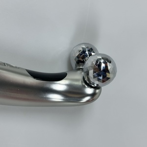 Masajeador Facial en Forma de V con Varias Opciones Disponibles, Dispositivo Facial de Microcorriente 4D con Doble Rodillo para Lifting Facial y Rejuvenecimiento de la Piel - Product Image 6