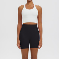 Ensemble de fitness pour femme comprenant un soutien-gorge de sport moulant effet seconde peau avec coussinets et un short de course extérieur à séchage rapide effet push-up
