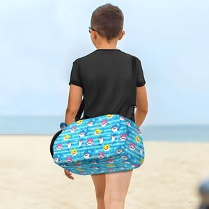 Linda Bolsa Deportiva Infantil de Poliéster Impermeable con Estampado de Tiburón, Diseño Personalizado, Bolsa de Gimnasio para Niños, Bolsa de Viaje de Fin de Semana para Niños - Product Image 6