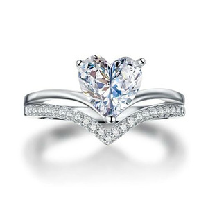 Anello Elegante a Forma di Cuore con Corona per Donne - Product Image 1