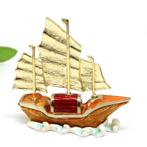 SHINNYGIFTS ручная роспись эмалированный парусный корабль фигурка фэн-шуй богатство процветание украшение жестяная коробка парусная лодка Декор - Product Image 2