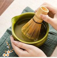 Ensemble cadeau matcha de luxe haut de gamme en céramique et porcelaine écologique, emballage en boîtes magnétiques, bol et fouet faits à la main pour le thé