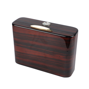 Humidor de Cigarros de Madera Maciza Premium Personalizado con Higrómetro y Revestimiento de Madera - Acabado de Alto Brillo, Asa y Bisagras Metálicas para 25-50 Cigarros - Product Image 3