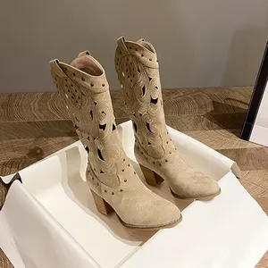Botas Femininas de Couro PU Estilo Cowboy Vintage com Bordado Vazado e Salto Grosso, Cano Médio, Coleção Outono 2026 - Product Image 2