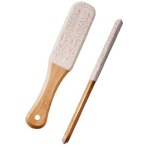 Râpe à pieds en bambou naturel pour éliminer les callosités, exfoliant pour les pieds en bois, outil de pédicure pour spa à domicile - Product Image 1