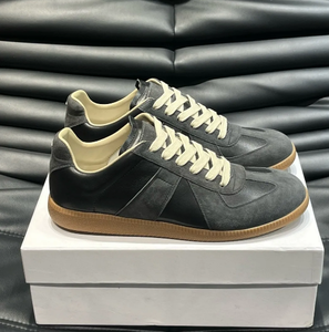 Zapatillas Deportivas Alemanas Nuevas con Cordones para Hombre y Mujer, Modelo 10A, de Corte Bajo, en Satén Técnico y Cuero Genuino, con Caja - Product Image 2