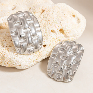 Pinzas para el Cabello de Acero Inoxidable, Diseño Plegado en Dorado y Plateado, Moda Casual para Mujer, EH11714G - Product Image 4