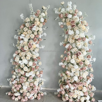 Arche de mariage en gros avec toile de fond florale, arche florale blanche, rouge, rose, arche en forme de corne de fleurs artificielles pour la décoration d'événements