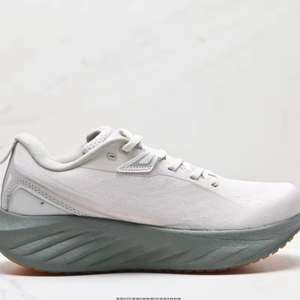 Sepatu lari kasual baru dengan sol tebal penyerap guncangan, tali sepatu olahraga, dan sol dalam berbahan mesh. - Product Image 3
