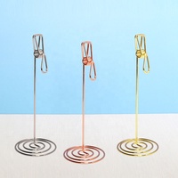 En gros, Pinces à notes traditionnelles en acier inoxydable en forme de cœur, porte-numéros de table, impression UV, fil plaqué, pour mariage