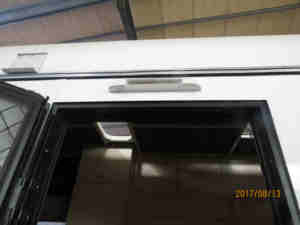 Remorque de voyage pour chevaux Pro-Rider Triple-Horse Gooseneck, certifiée DOT, en aluminium, confortable, pour 2 personnes, avec climatisation, remorque de transport pour équipement - Product Image 6