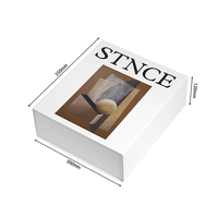 Boîte pliante magnétique personnalisée avec impression artistique sur carton rigide pour l'emballage de vêtements de luxe, de vêtements et de chaussettes