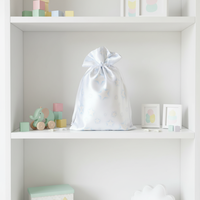 Sacs cadeaux en satin blanc avec cordon de serrage, logo personnalisé, pour l'emballage de jouets en peluche, pochettes en soie avec motif étoile