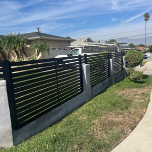 Valla de Privacidad de Aluminio Negra, Fácil de Montar, Sin Excavación, Paneles de Listones Horizontales para Aplicaciones de Seguridad - Product Image 4