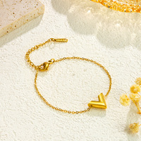 Conjunto de Joyería con Letra V, Minimalista, de Lujo Ligero, para Mujer, Cadena para Clavícula, Pulsera, Aretes, Acero Inoxidable, Venta al Por Mayor
