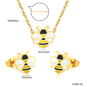 Ensemble de bijoux abeille plaqué or, collier et boucles d'oreilles avec pendentif insecte pour femmes, à porter au quotidien - Product Image 5