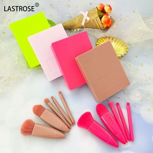 ชุดแปรงแต่งหน้าขนาดเล็ก 5 ชิ้น สีชมพูน่ารัก พร้อมกระจกพกพา ขนแปรงนุ่ม ใช้ได้กับรองพื้นและแป้ง - Product Image 5