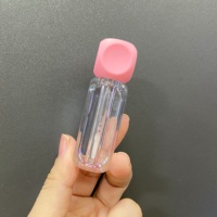 Stokta 2.5ml Düşük Minimum Sipariş Adedi Büyük Fırça Aplikatörlü Dudak Parlatıcısı Ambalajı Büyük Uçlu Boş Dudak Parlatıcısı Tüpleri Tıpalı PETG Malzeme