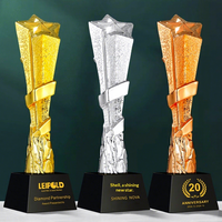 Trophée scolaire en cristal avec gravure et design personnalisable pour les cérémonies de remise de prix, les compétitions et les occasions commémoratives