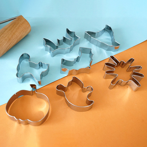 Ensemble de découpoirs à biscuits en acier inoxydable avec bord roulé pour Noël, Halloween, dinosaures, Pâques, outils de pâtisserie DIY - Product Image 2