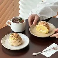 Franse keramische dessertbordjes, delicate kleurcombinatie, stippenpatroon, retro, voor afternoon tea, dim sum, Scandinavisch/westers servies.