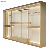 Porte-vêtements sur pied Maxsen en fer doré, taille personnalisée, écologique, avec barres de suspension pour vêtements et étagère de rangement inférieure