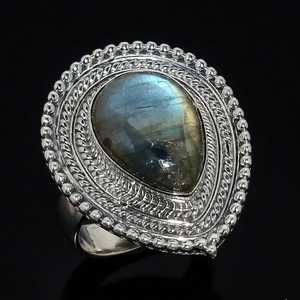 Anillo de Labradorita en Plata de Ley 925 con Destello Azul - Anillo Solitario Redondo y Audaz - Product Image 4