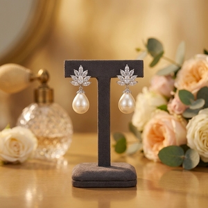 Boucles d'oreilles clous minimalistes en laiton hypoallergénique avec perles de culture et zircone cubique pour fille, populaires dans plus de 50 pays, Yiwu - Product Image 2