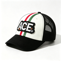 Casquette Trucker 6 Panneaux Personnalisée Blanche et Noire en Maille 100% Polyester Unisexe Tendance Sport Été avec Patch 3D Tissé Rayures Colorées OEM