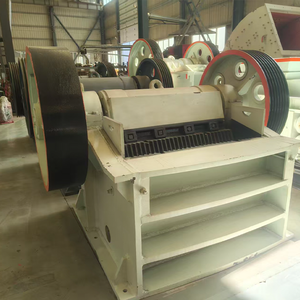 Concasseur à mâchoires mini portable direct usine pour l'exploitation minière, machine mobile de concassage de pierres pour l'industrie capable de concasser le granit, le calcaire et les mines d'or - Product Image 4