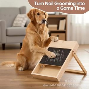 Tabla de madera para el cuidado de las uñas de perros con bandeja para premios, para el cuidado de las uñas y para rascarse - Product Image 1