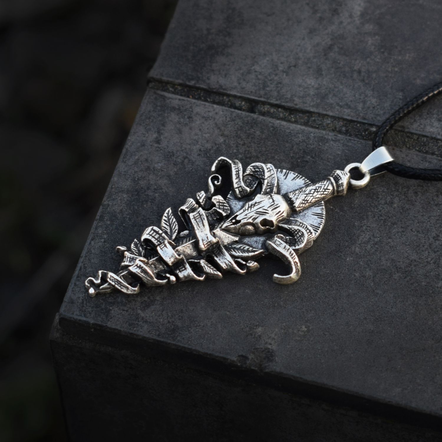 Punk Vintage Ram Skull ve Kılıç Kolye - SanLan Takı Erkekler İçin