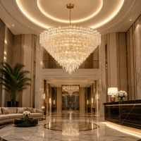 Lustre cascade moderne de luxe avec structure en laiton et pendentifs en verre pour plafond haut, villa, hall d'hôtel, projet commercial