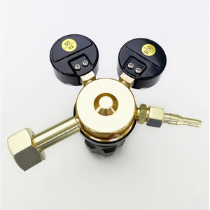 Régulateur de pression d'argon, d'oxygène et de dioxyde de carbone de fabrication russe, pour l'exportation, avec débitmètre. - Product Image 4