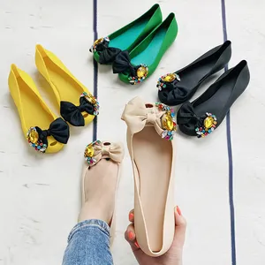 2022 레이디 플라스틱 슬립 신발 최신 여성 멋진 물고기 입 중국 블랙 들여다 발가락 Pvc 샌들
