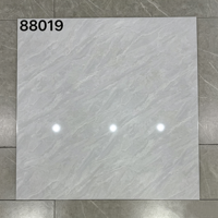 Carreaux de porcelaine effet marbre brillant 800x800 à veinage continu pour sols de hall d'appartement - Vente en gros
