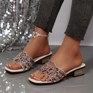 Sandales à talons carrés ouvertes à strass pour femmes, à enfiler, pour soirées et l'été - Product Image 5