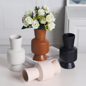 Jarrón de Mesa Nórdico Creativo <span class=keywords><strong>Minimalista</strong></span>, Decoración de Cerámica Rayada de Boca Ancha con Acabado Mate para Hogar, Bodas y Alojamientos - Product Image 1