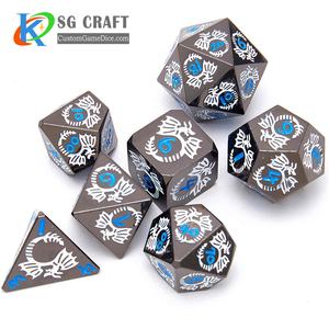 Vente <span class=keywords><strong>en</strong></span> gros de dés dnd <span class=keywords><strong>en</strong></span> silicone Jeu de dés polyédriques D20 Dés personnalisés pour le jeu - Product Image 3