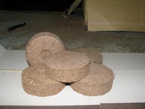 Pressed <b>Peat</b> Moss for Growing Seedlings (Tablet) - Product Image 2