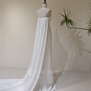 Robes de mariée sirène élégantes LY102 en satin brillant à col bateau et volants - Product Image 2