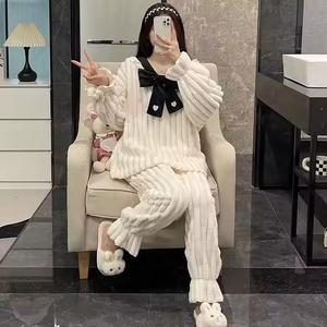 Factory Direct Wholesale Casual Satin Pajamas New Design <strong>Elastic</strong> Waist <strong>Closure</strong> <strong>Buttoned</strong> <strong>Closure</strong> Solid for Home Use - Product Image 6