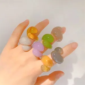 Cincin jari akrilik untuk wanita, pesta menawan perhiasan hadiah geometris riak air Resin cincin plastik berwarna