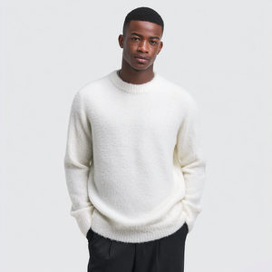 Suéter Branco de Gola Redonda para Homens, Macio e Estiloso, com Aparência de Mohair, Pullover Casual de Inverno - Product Image 1