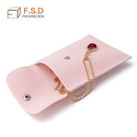 2024 vente directe d'usine taille de couleur rose personnalisée avec boutons pochette à bijoux velours microfibre cuir Logo en gros pour protéger