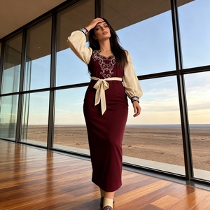 Vestido Abaya Elegante y Modesto de Poliéster con Bordado de Lujo, Diseño Personalizado al por Mayor para Mujeres Musulmanas - Product Image 1