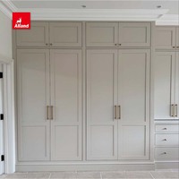 Armoire de cuisine Alland en bois massif, style Shaker, laque crème blanche, chêne clair, avec robinet en laiton pour villa