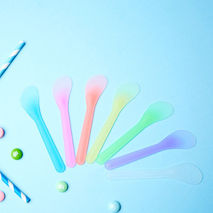 ช้อนพลาสติกสำหรับมาส์กหน้า ยาว 12.4 ซม. สำหรับทาครีมและบรรจุภัณฑ์เครื่องสำอาง มีตัวเลือกสีให้เลือก - Product Image 3